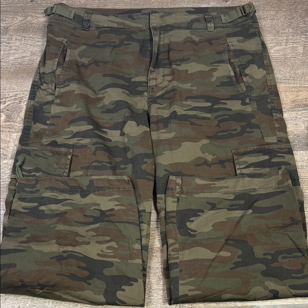 Sanctuary Camo Cargo Pants in Olive/Brown